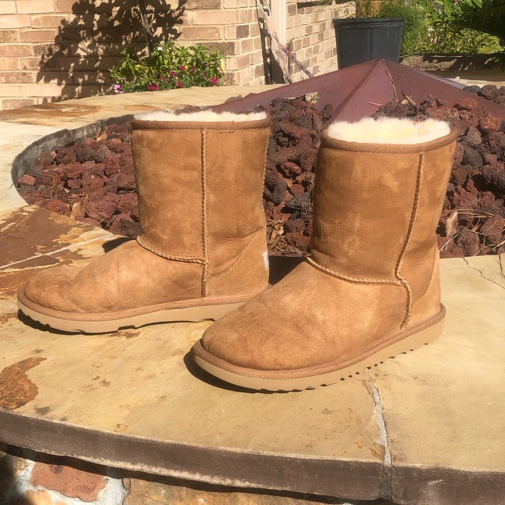 Youth 5 Ugg low bootie